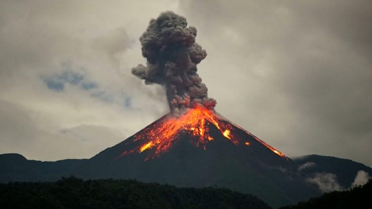 इक्वाडोर पर दोहरी आफत, कोरोना के बाद अब ज्वालामुखी फटने से कई शहर धुआं-धुआं
